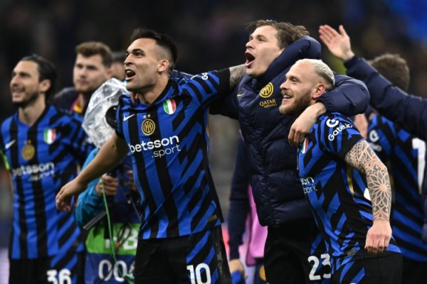 Mid-Type: Inter Milan s entire team spent the night in the training base on Thursday night and set off for Germany early on Friday morning