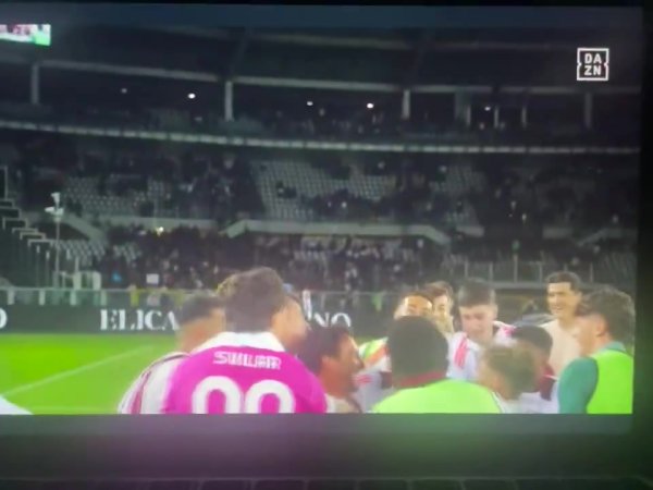bid farewell! 36-year-old Hummels retired and was thrown away by his teammates after the last round of Serie A