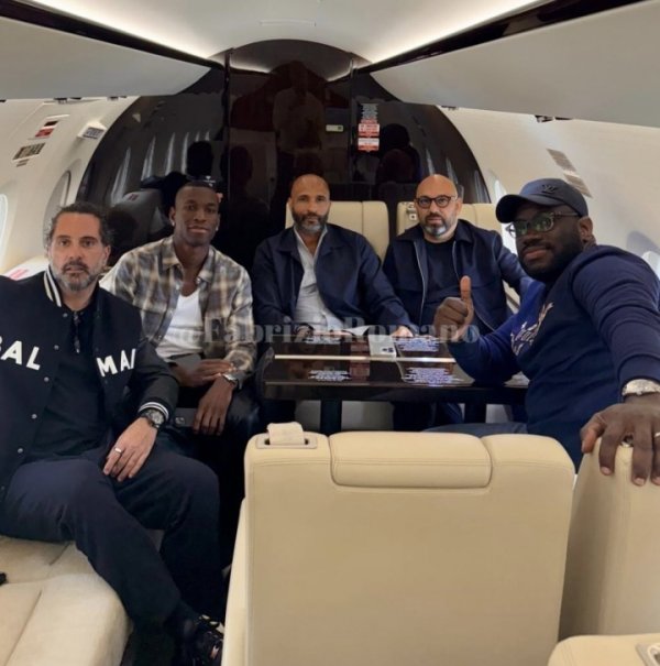 Here comes! Romano exclusive photo: Jackson takes the plane to Munich, officially announced within 24 hours